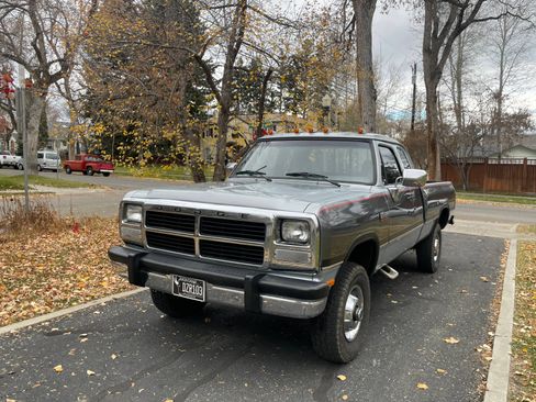 Used 1993 Dodge D/W Truck 250 image 2