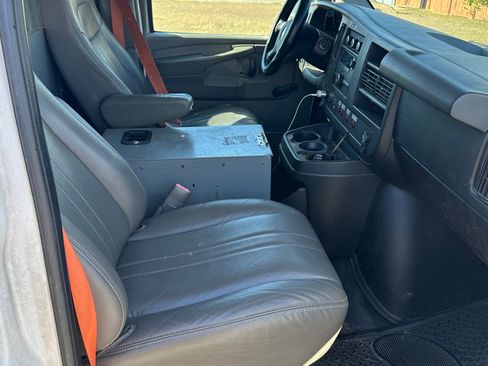 Used 2013 Chevrolet Express 2500 image 2