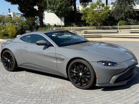 Used 2020 Aston Martin V8 Vantage Coupe image 12