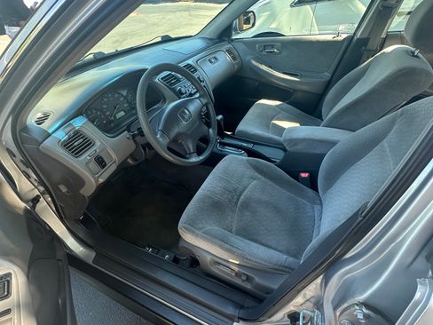 Used 2001 Honda Accord LX image 9