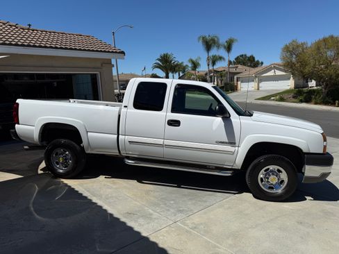 Used 2005 Chevrolet Silverado 2500 LS RWD image 4