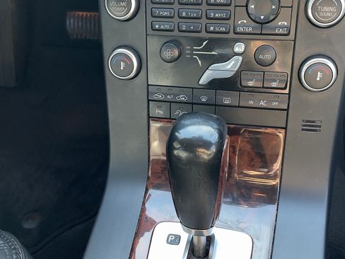 Used 2010 Volvo XC70 T6 image 14