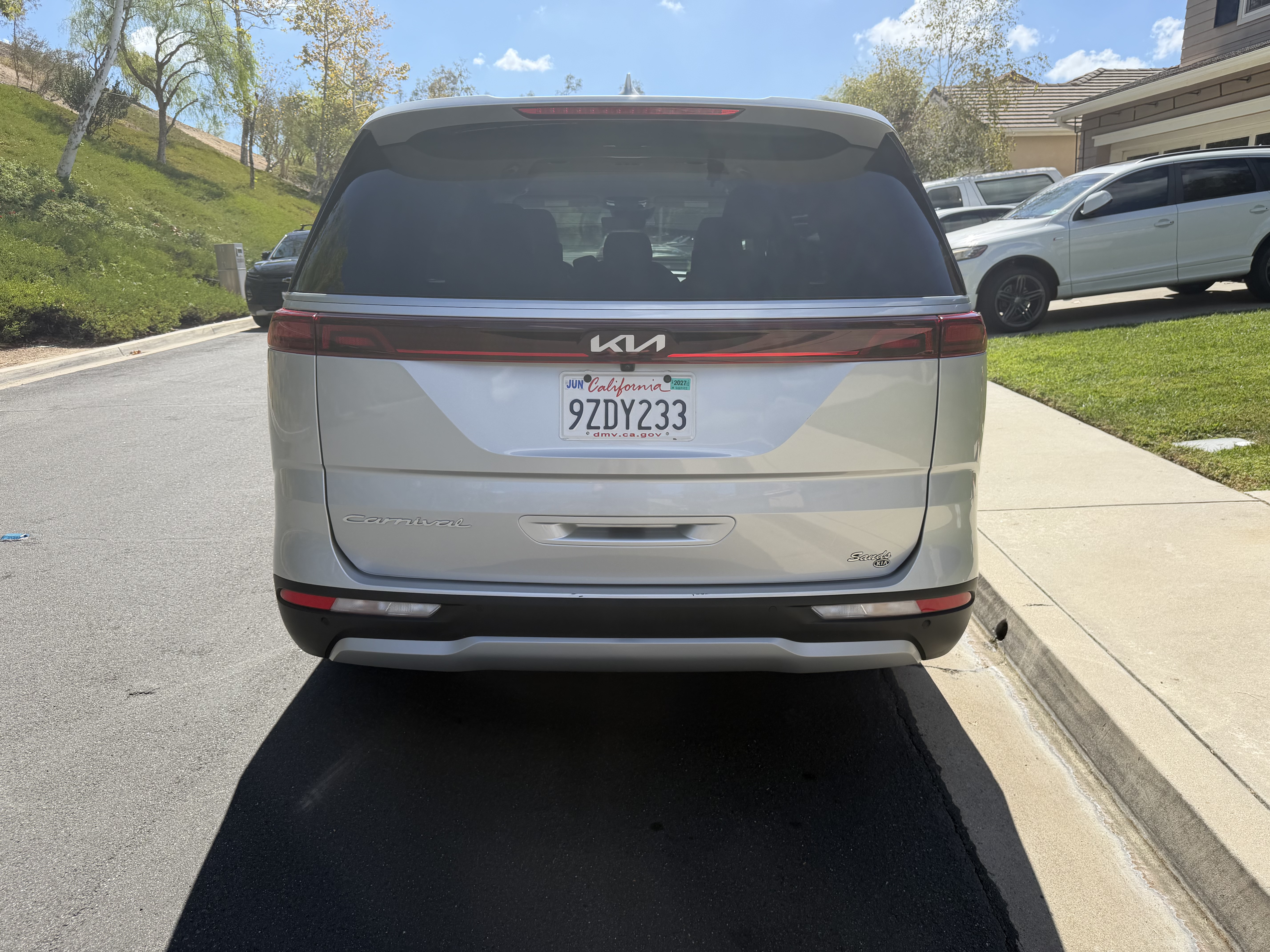 Used 2022 Kia Carnival LX FWD image 5