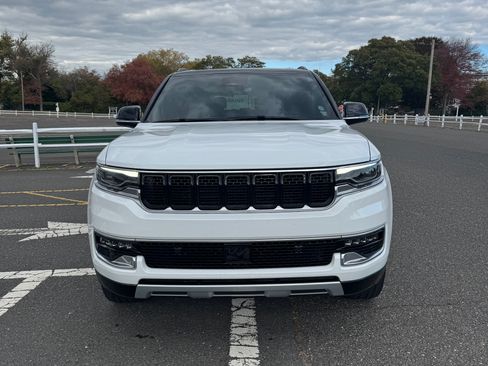 Used 2023 Jeep Wagoneer Series II w/ Premium Group I image 2