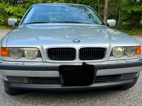 Used 2000 BMW 740i RWD image 2