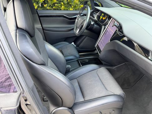 Used 2018 Tesla Model X 75D image 12