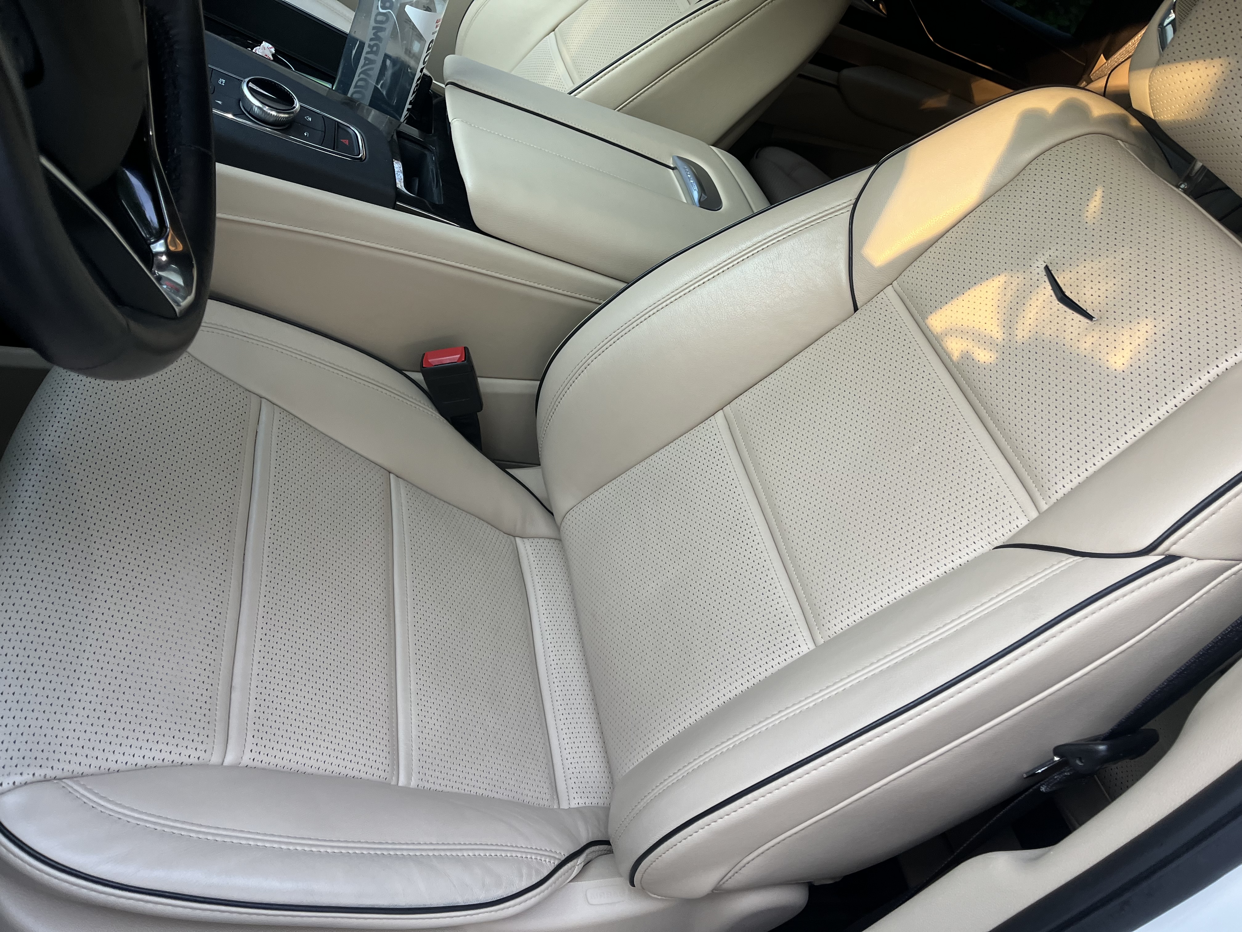 Used 2024 Cadillac Escalade Premium Luxury AWD/4WD image 9