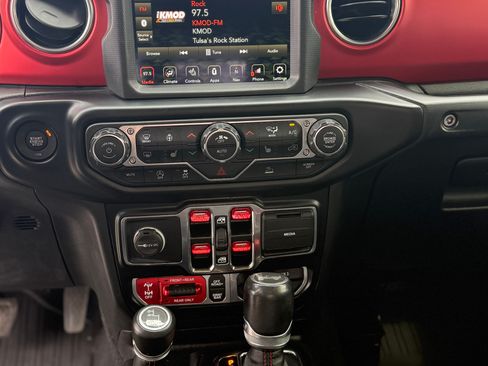 Used 2021 Jeep Wrangler Unlimited Rubicon w/ Xtreme Recon 35" Tire Package image 12