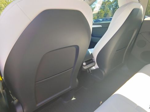 Used 2025 Tesla Model Y Performance image 6