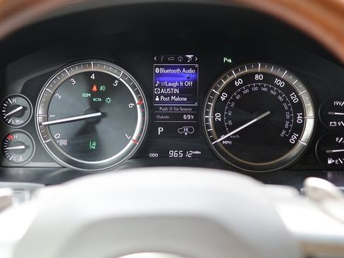 Used 2016 Lexus LX 570 4WD w/ Luxury Package image 17