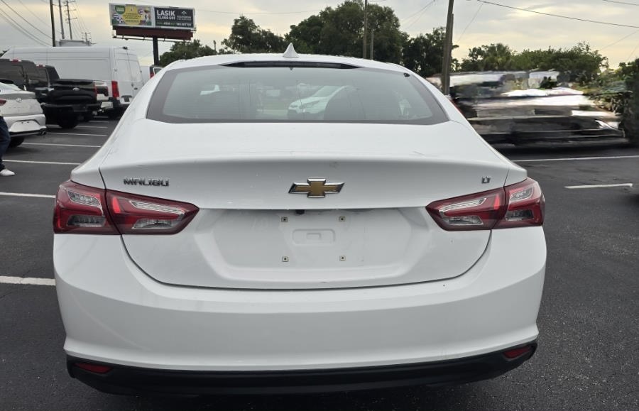 Used 2021 Chevrolet Malibu LT FWD image 9