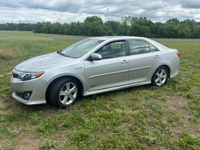 Used 2014 Toyota Camry SE w/ Moonroof Package