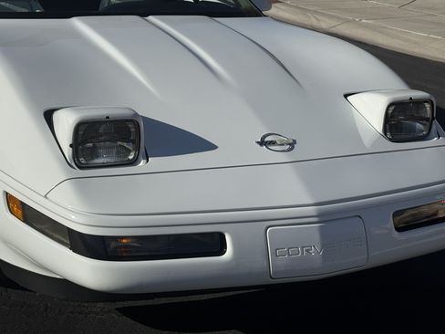 Used 1993 Chevrolet Corvette Convertible RWD image 9