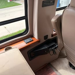 Used 1999 Ford E-150 and Econoline 150 RWD image 17