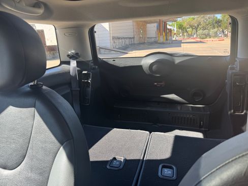 Used 2010 MINI Cooper Hardtop image 6