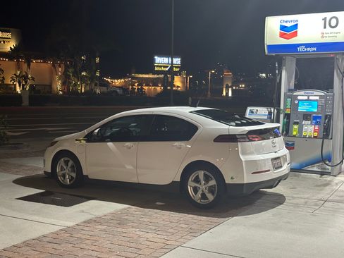 Used 2014 Chevrolet Volt Premium w/ Premium Trim Package image 32