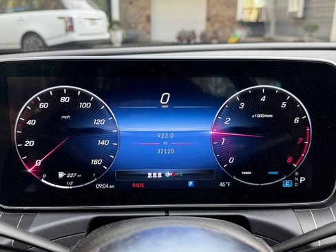 Used 2023 Mercedes-Benz C 300 4MATIC Sedan w/ Exclusive Trim Package image 13