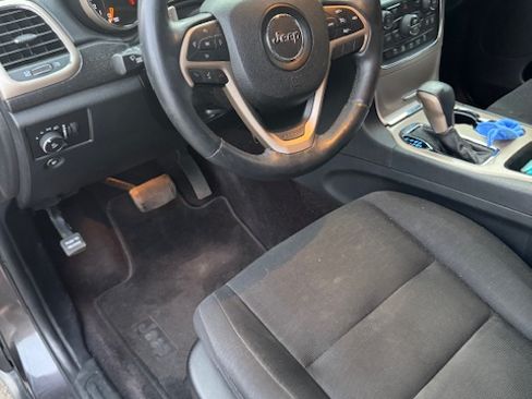 Used 2017 Jeep Grand Cherokee Laredo w/ Quick Order Package 2BE image 11