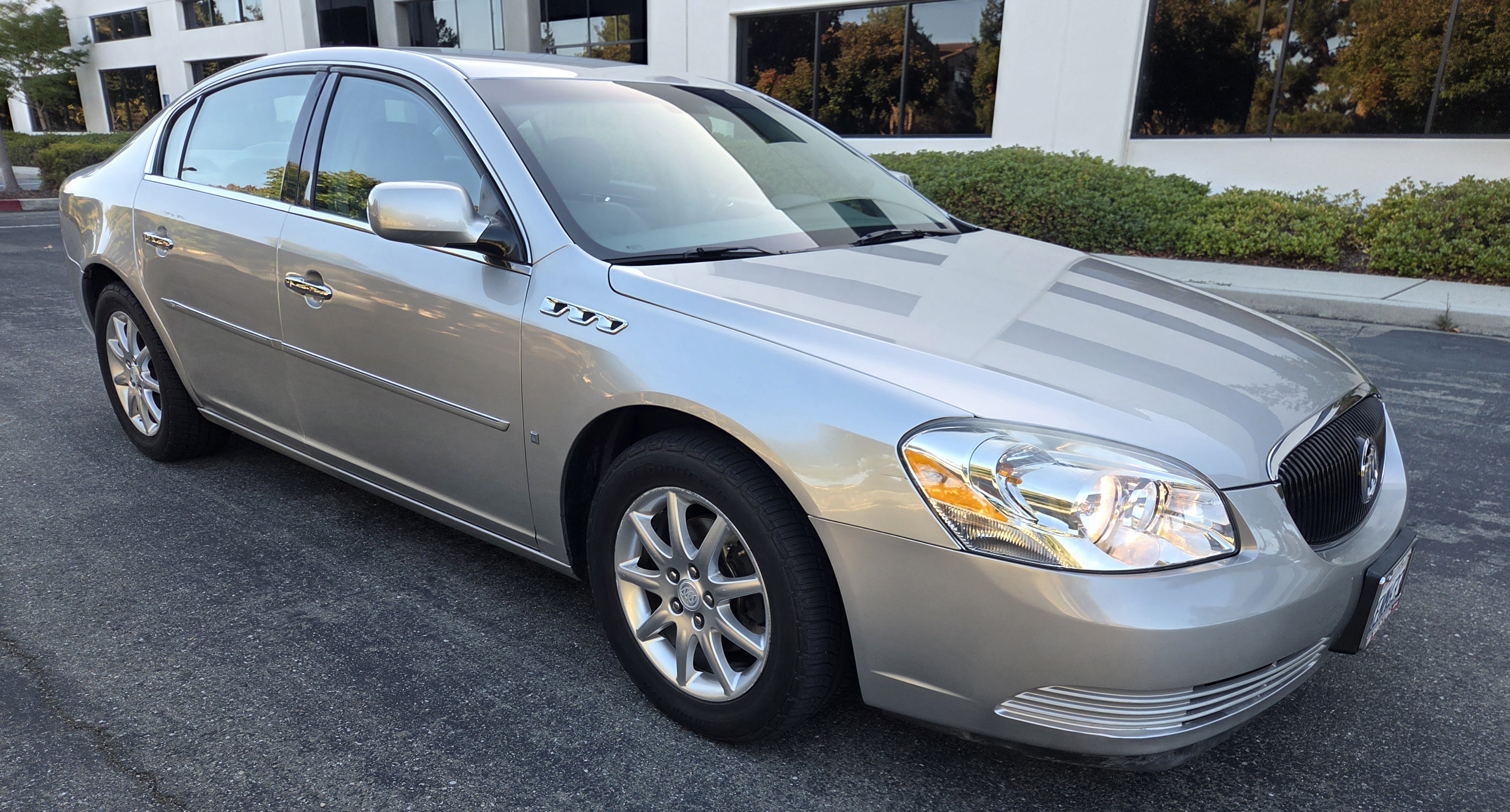 Used 2008 Buick Lucerne CXL w/ Driver Confidence Package FWD image 8