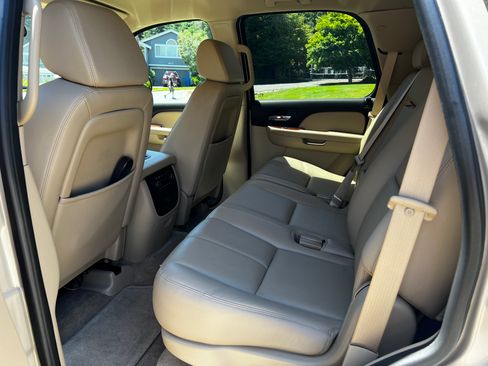 Used 2008 Chevrolet Tahoe LT w/ LT Preferred Equipment Group AWD/4WD image 9