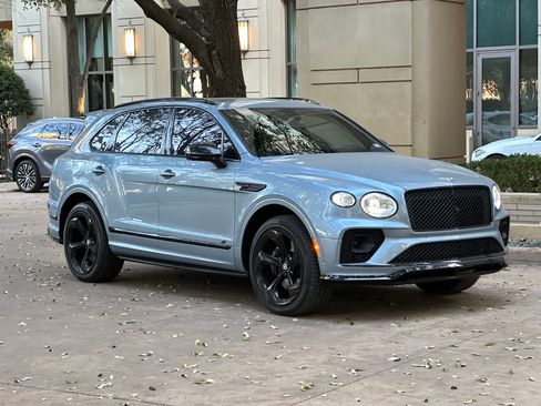 Used 2022 Bentley Bentayga image 1