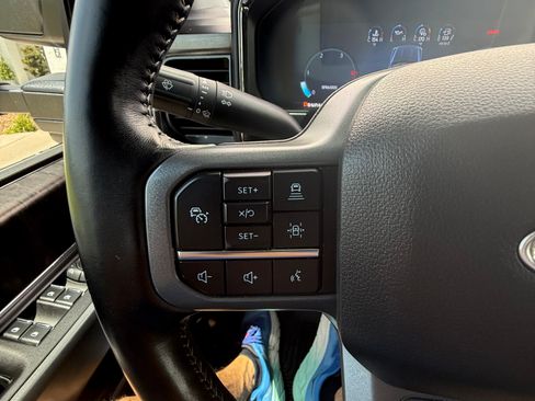 Used 2023 Ford F250 Lariat w/ Lariat Ultimate Package AWD/4WD image 19