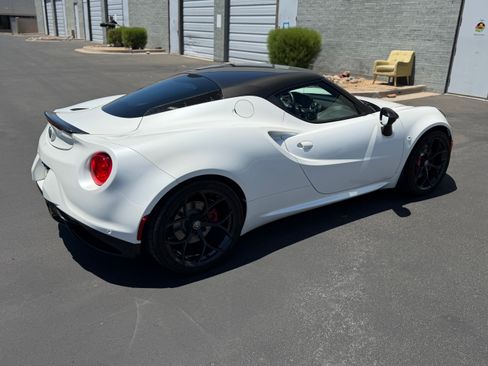 Used 2018 Alfa Romeo 4C Coupe w/ Coupe Track Package 1 RWD image 9