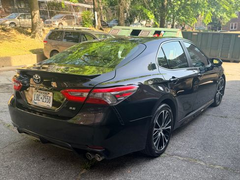 Used 2018 Toyota Camry SE FWD image 10