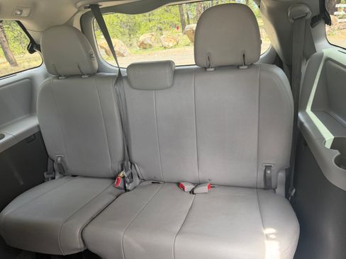 Used 2017 Toyota Sienna XLE w/ XLE Navigation Package image 19