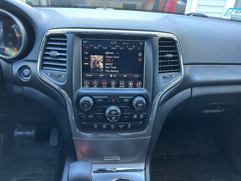 Used 2018 Jeep Grand Cherokee Altitude AWD/4WD image 11