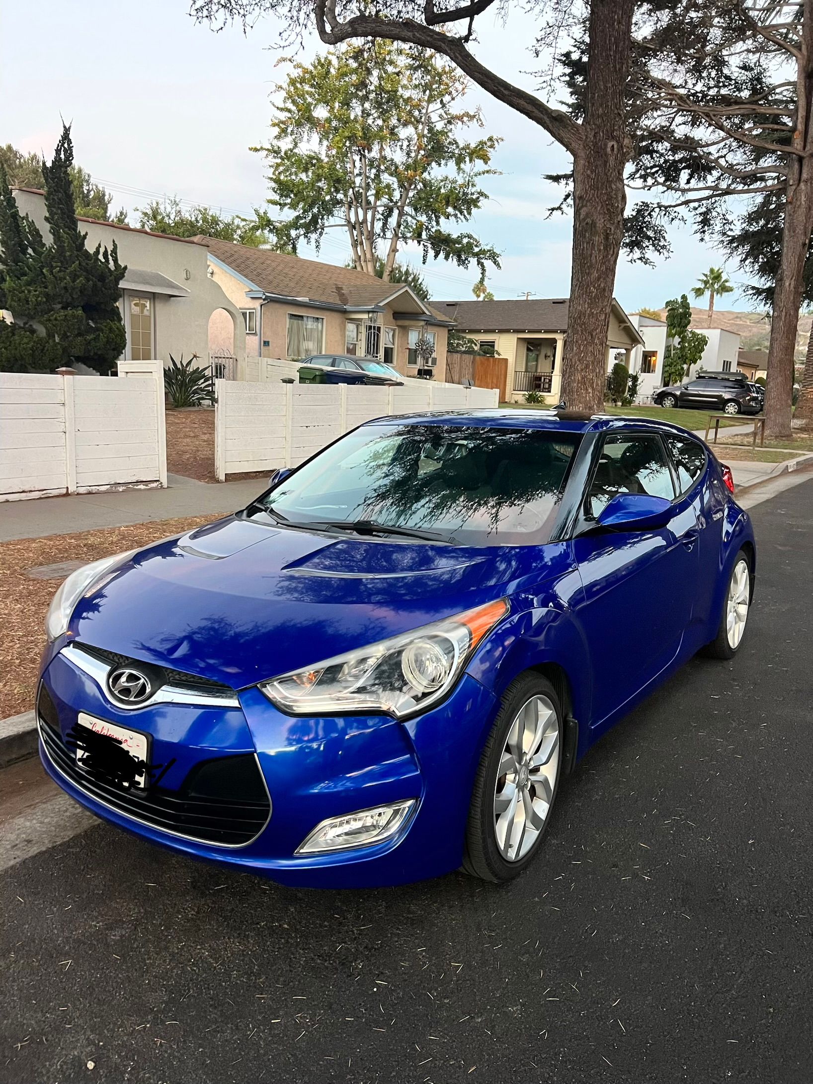 Used 2012 Hyundai Veloster w/ Style Pkg FWD image 1