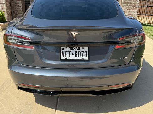Used 2021 Tesla Model S Plaid image 4