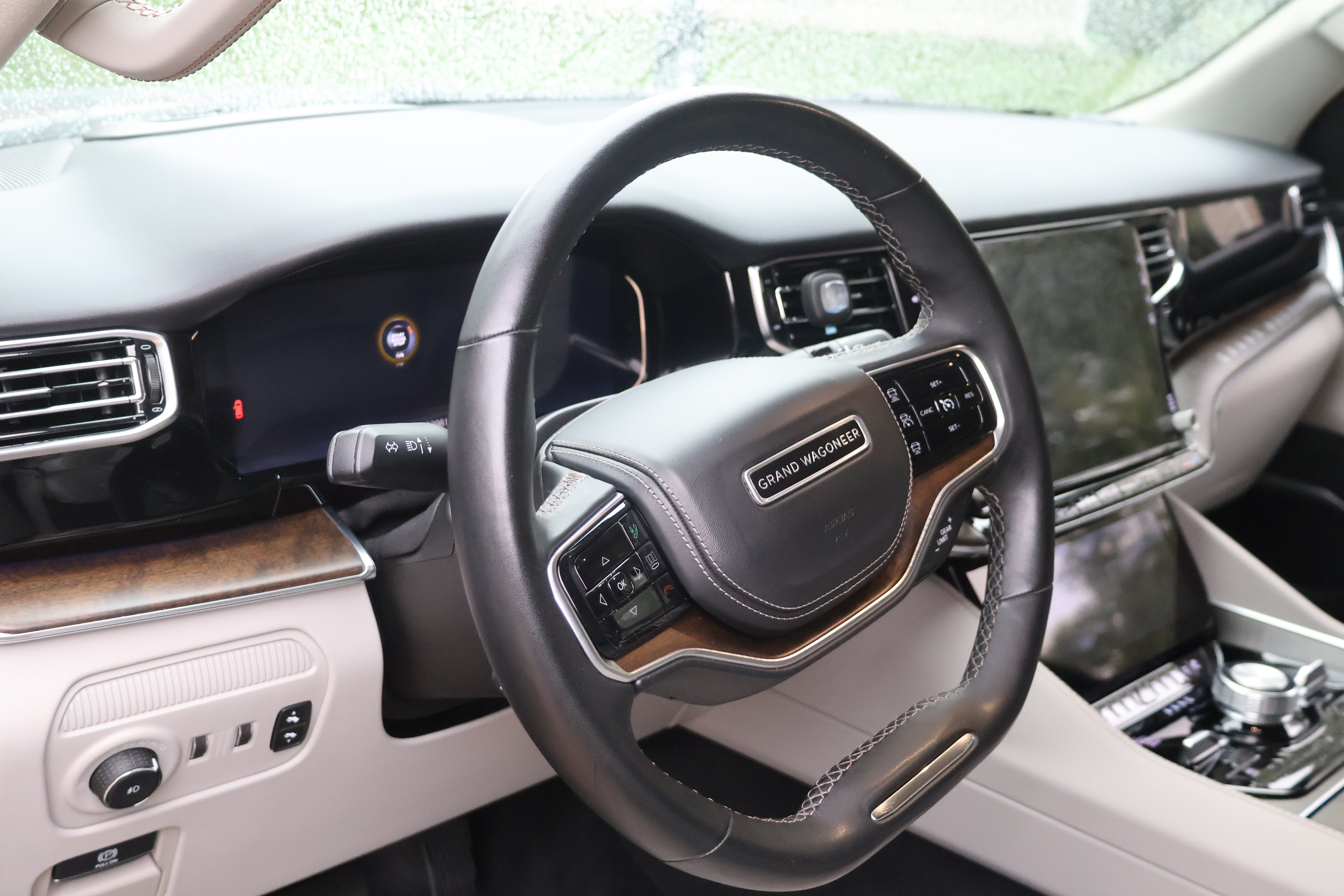 Used 2023 Jeep Grand Wagoneer L Series II w/ Premium Group II AWD/4WD image 10
