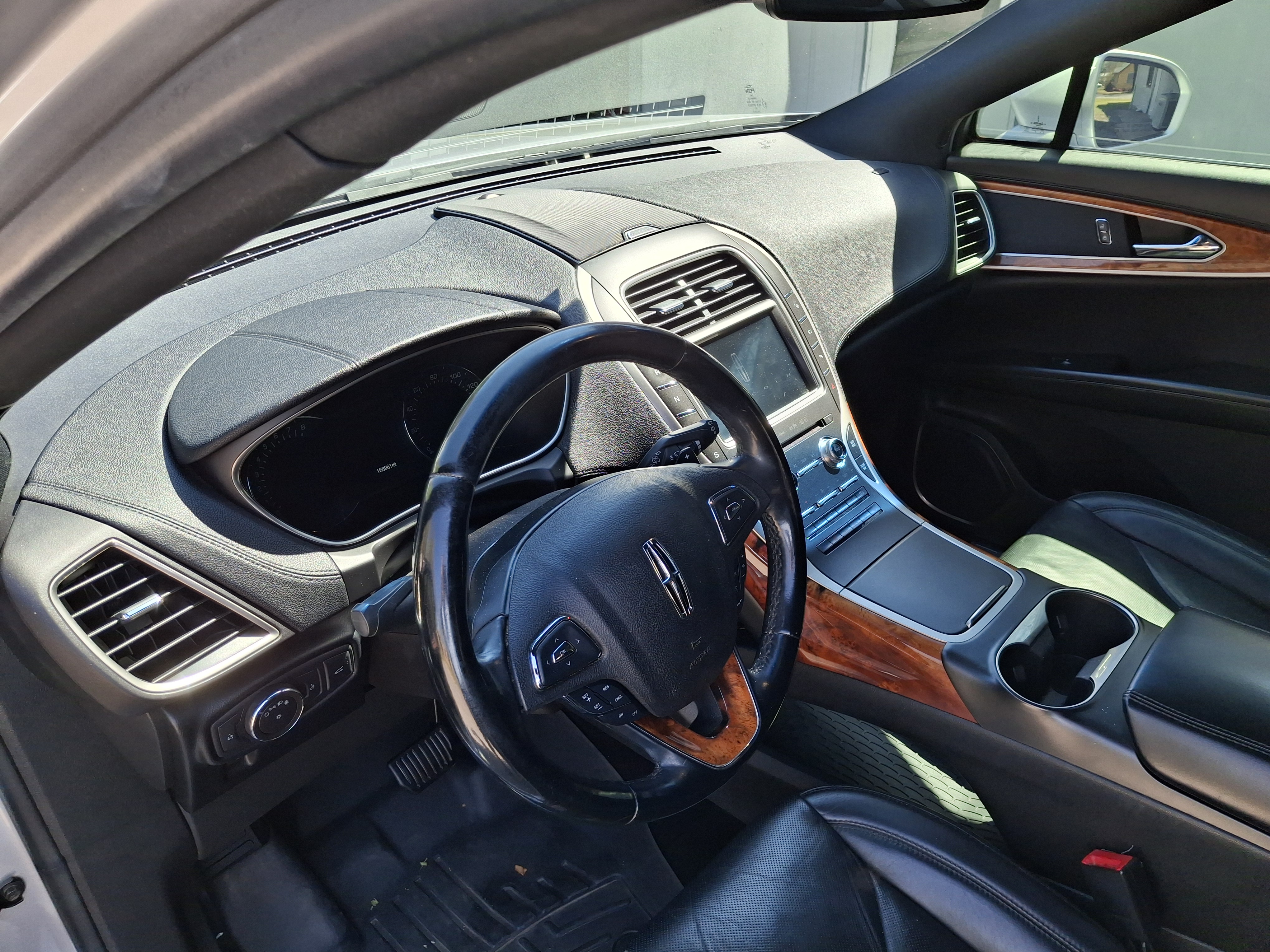 Used 2017 Lincoln MKX Reserve FWD image 4
