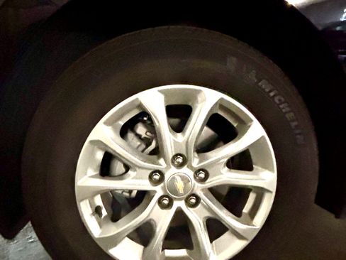Used 2021 Chevrolet Equinox LT FWD image 11