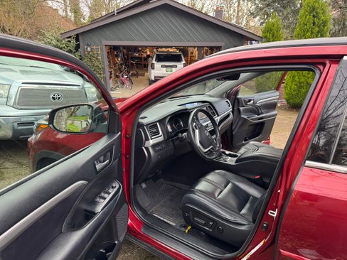 Used 2018 Toyota Highlander SE image 13
