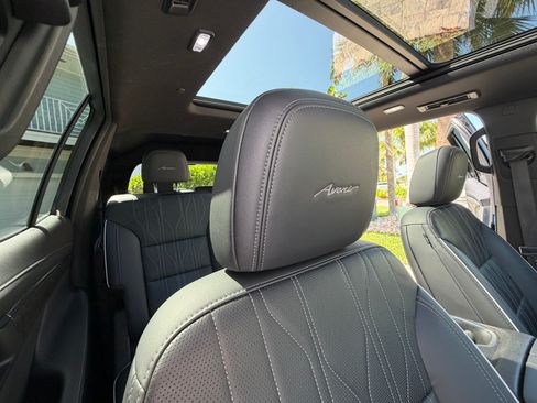 Used 2025 Buick Enclave Avenir w/ Super Cruise Package FWD image 18