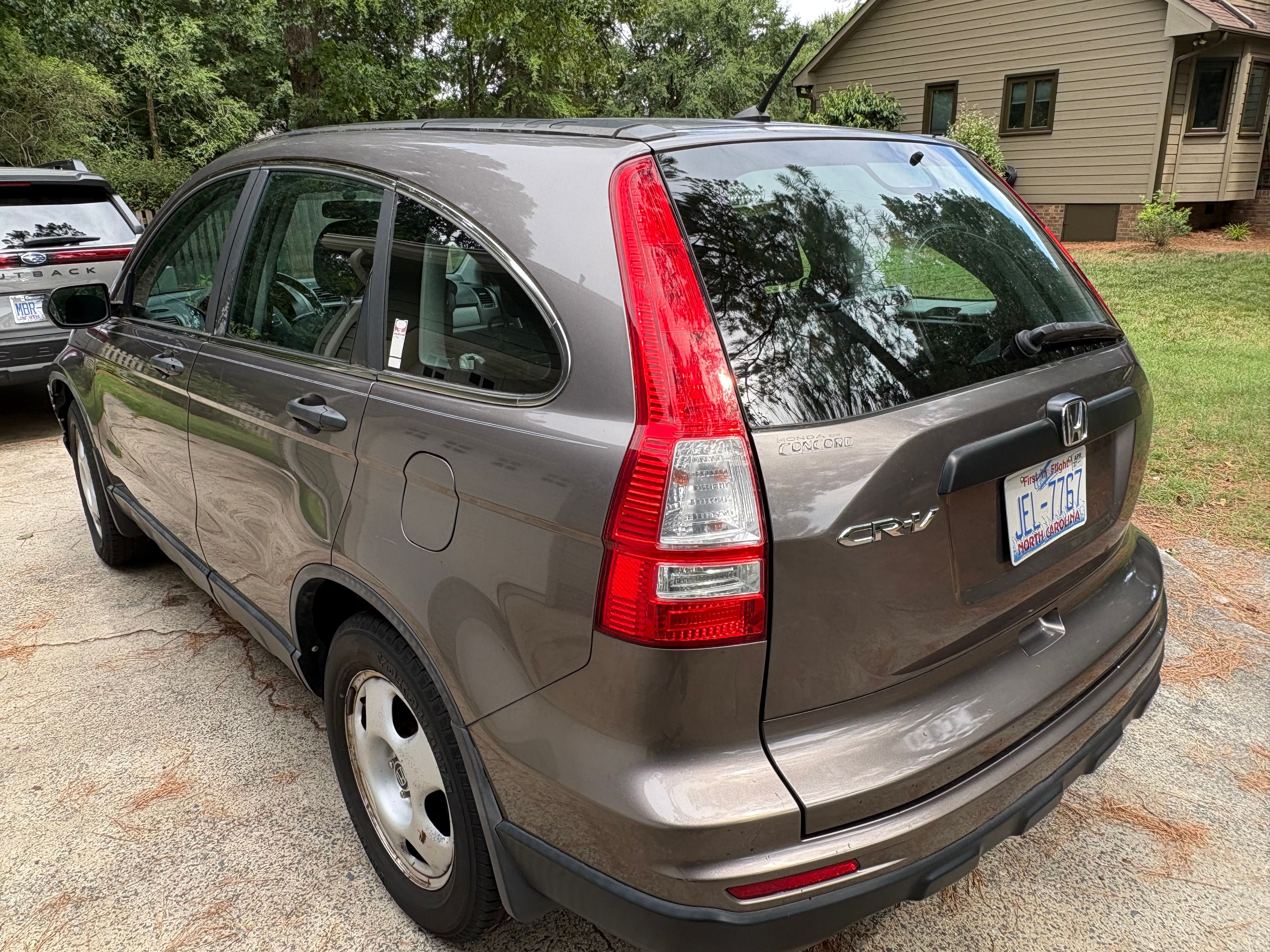 Used 2011 Honda CR-V LX image 2