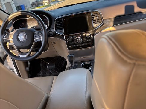 Used 2020 Jeep Grand Cherokee Limited image 6