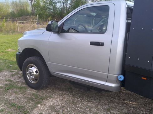 Used 2017 RAM 3500 Tradesman w/ Power & Remote Entry Group image 4