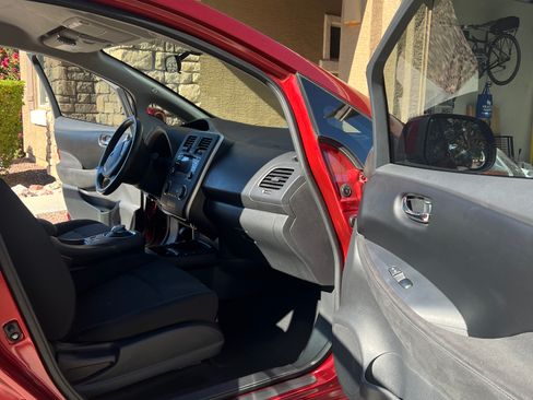 Used 2015 Nissan Leaf S w/ Charge Package image 2