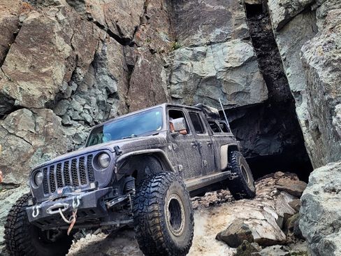 Used 2020 Jeep Gladiator Sport w/ Quick Order Package 24S image 23