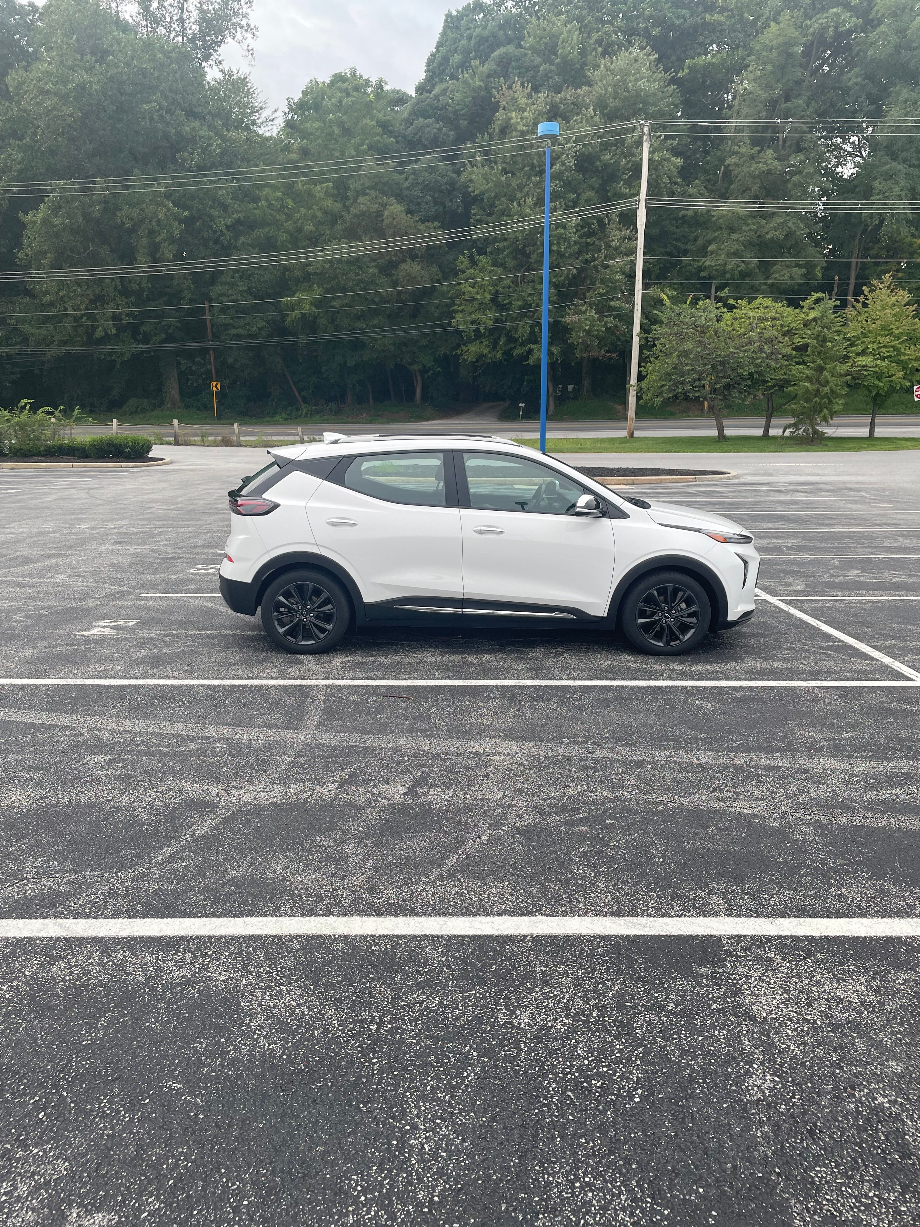 Used 2022 Chevrolet Bolt EUV Premier w/ Launch Edition FWD image 18