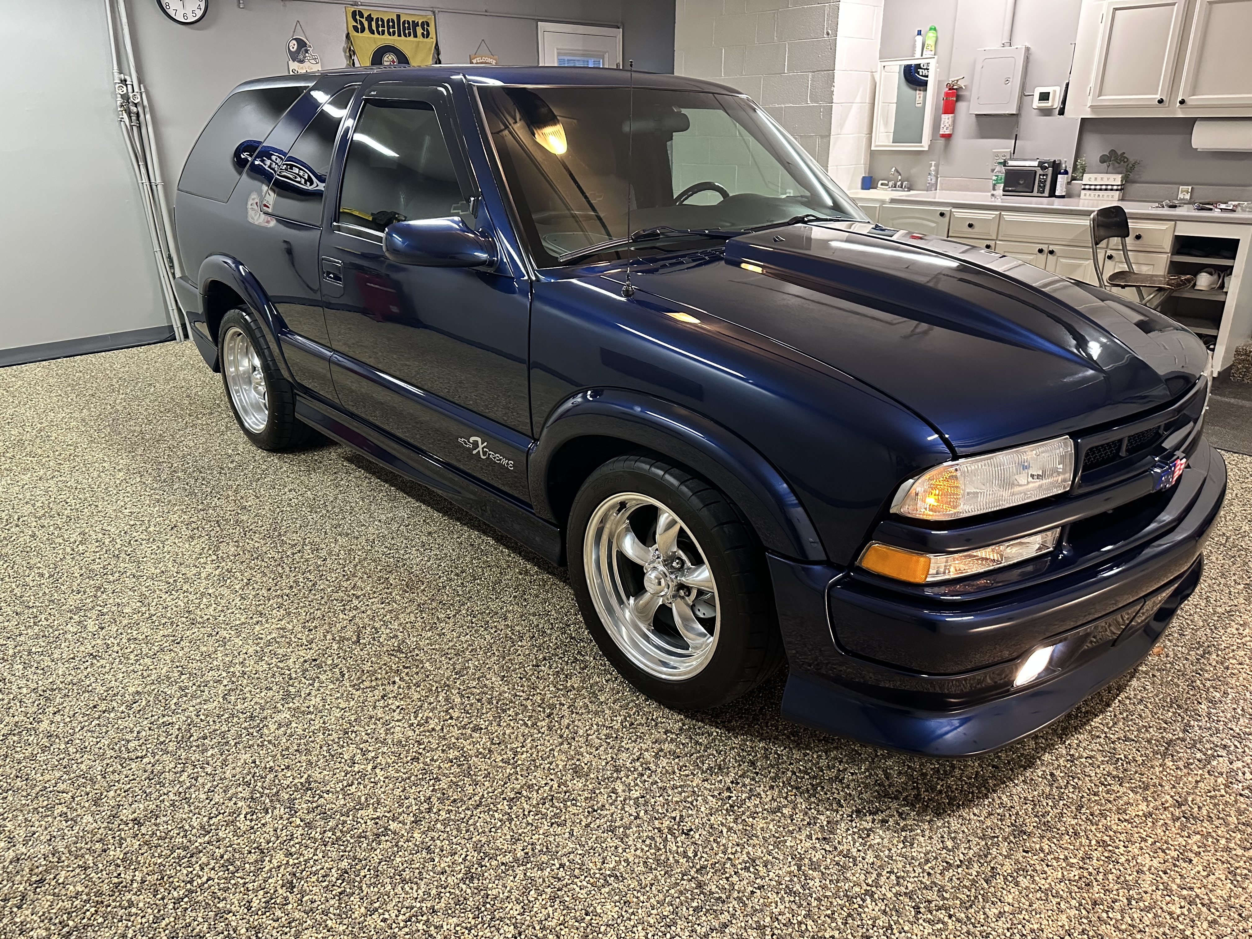 Used 2002 Chevrolet Blazer Xtreme w/ Preferred Equipment Group RWD image 2