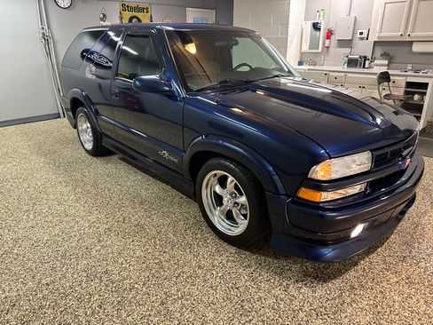 Used 2002 Chevrolet Blazer Xtreme w/ Preferred Equipment Group RWD image 2