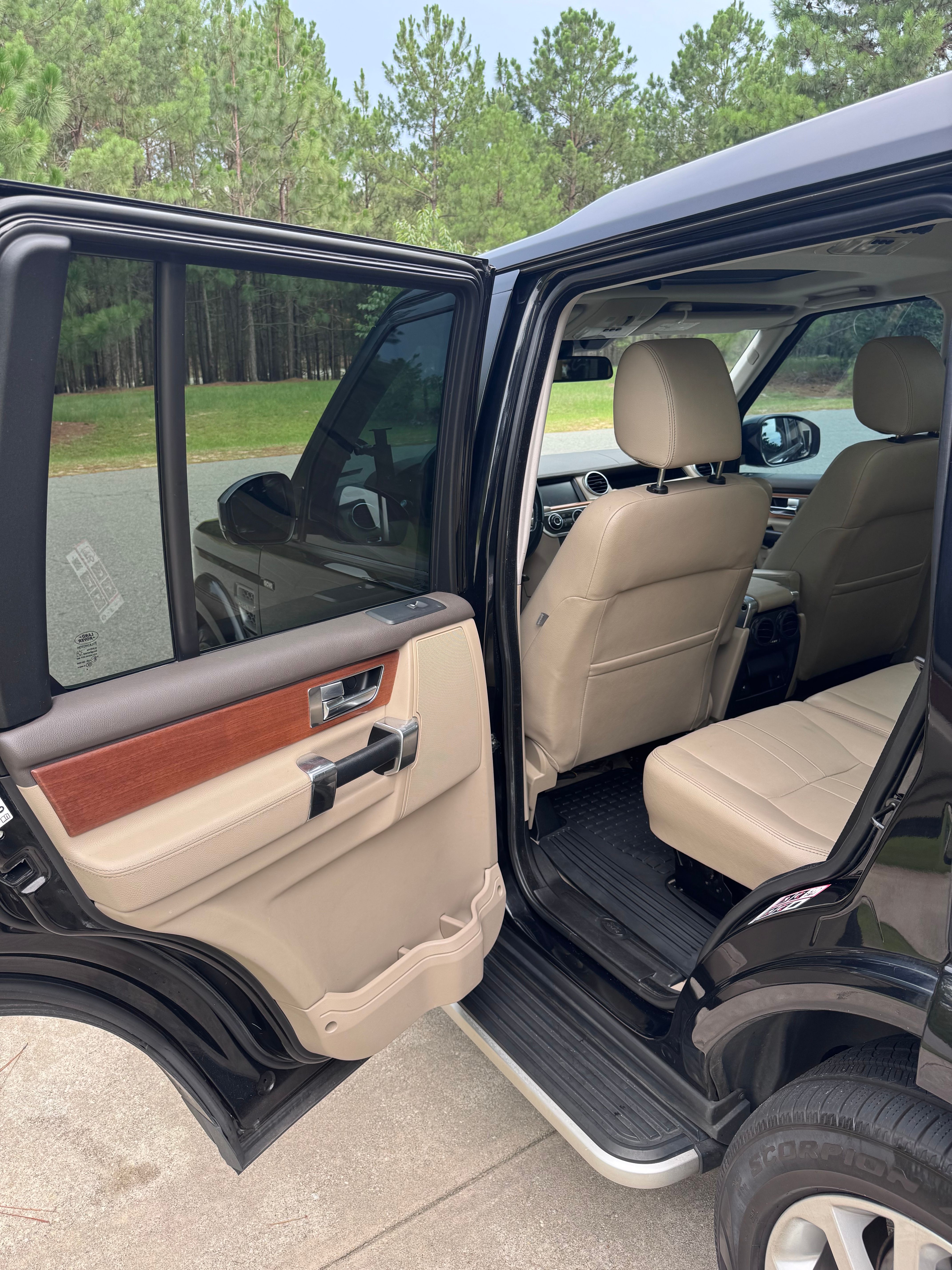 Used 2015 Land Rover LR4 HSE AWD/4WD image 15