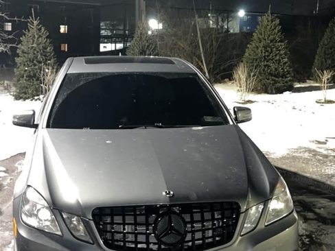 Used 2011 Mercedes-Benz E 550 4MATIC Sedan image 10