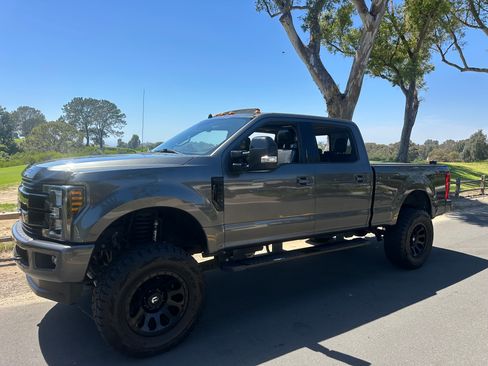 Used 2019 Ford F250 Lariat w/ Lariat Ultimate Package AWD/4WD image 9