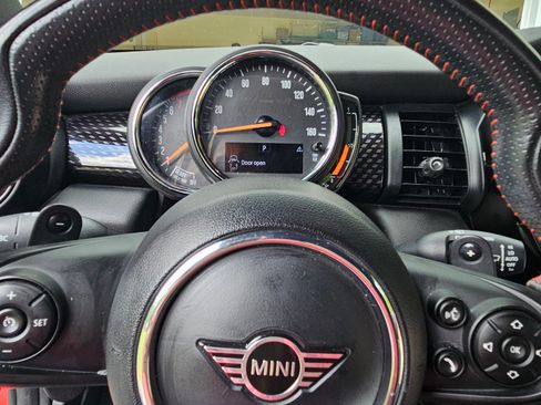 Used 2019 MINI Cooper S w/ Signature Upholstery Package FWD image 10