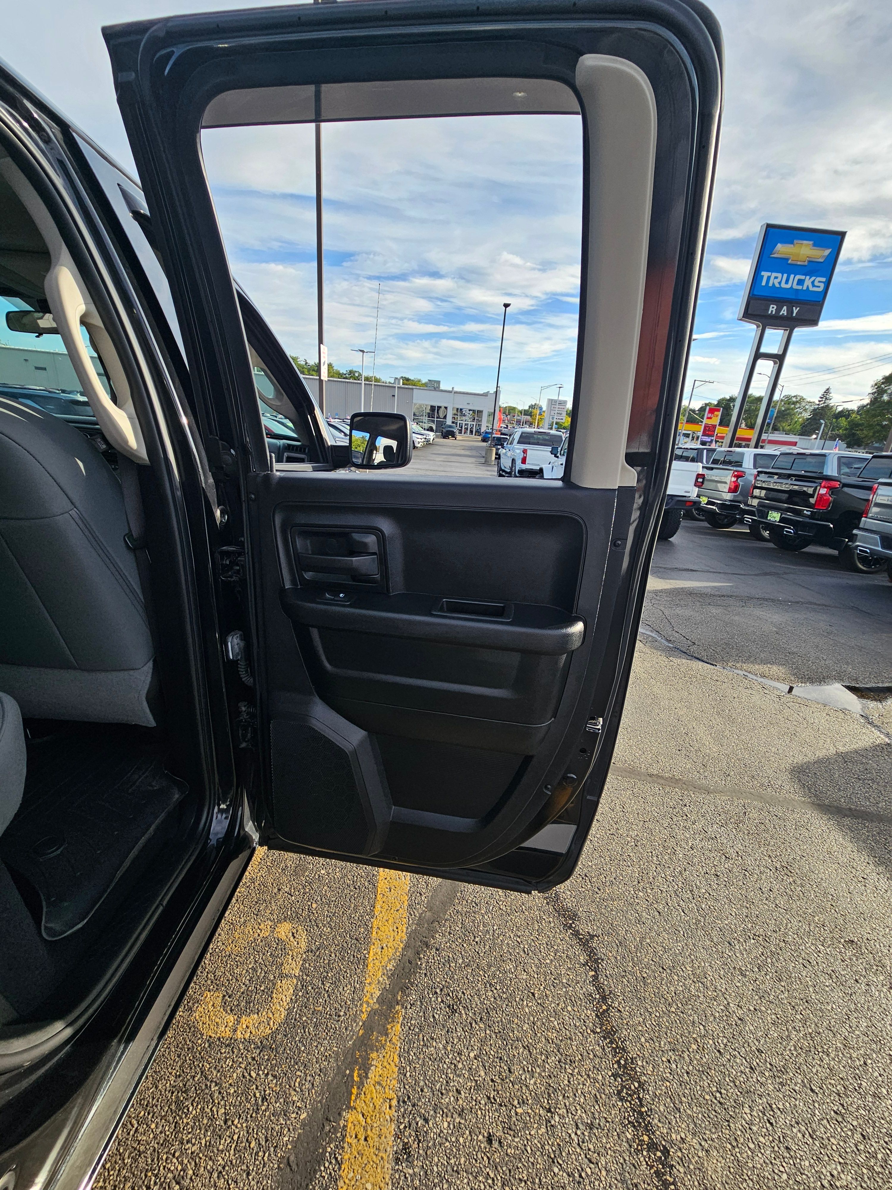 Used 2018 RAM 1500 Express w/ Express Value Package AWD/4WD image 27